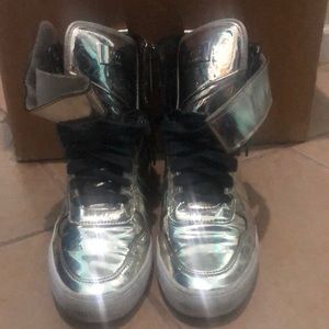 Men’s Radii silver sneakers